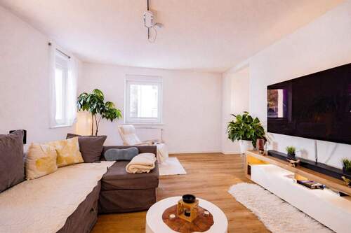 Wohnzimmer - Wohneinheit I - Mehrfamilienhaus, Wohnhaus mit 247,00 m&sup2; in Waldkirch zum Kaufen