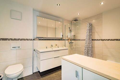 Hauptbadezimmer - Wohneinheit I - 