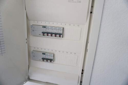 moderne Elektrik + FI-Schalter - 