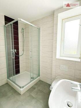 Badezimmer - Neu sanierte 2-Raum-Wohnung auf dem Siedlerweg in Annaberg - zentral und dennoch ruhig!