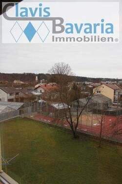 Ausblick - ab sofort frei! schöne 2- Zi.- Wohnung m.Balkon TG in zentraler Lage (EBK, Aufzug!) - sofort frei