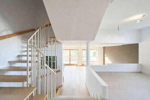 Flur - Sofort bezugsfrei! Architekteneckhaus in familienfreundlicher Sackgasse mit unverbaubarem Naturblick