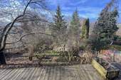Terrasse + Garten in Hanglage - 