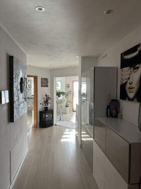 Bild 1 - Privatverkauf - Helle DG-Wohnung in Reihen mit Balkon , EBK, Garage uvm.