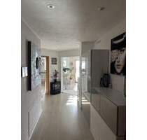 Privatverkauf - Helle DG-Wohnung in Reihen mit Balkon , EBK, Garage uvm. - Sinsheim