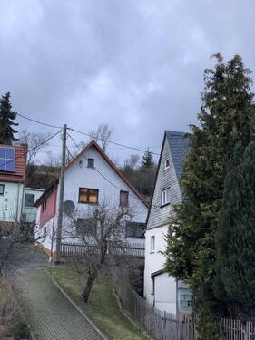 Hausansicht 1 - Gemütliches kleines Haus mit Garten in ruhiger Lage