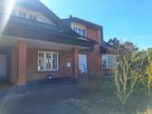 Hausansicht vorne.jpg - Exklusives Einfamilienhaus in naturnaher Stadtrandlage