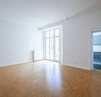 Eleganz in Bestlage: 3-Zimmer-Wohnung im historischen Stadtpalais mit Südbalkon in Berlin-Mitte