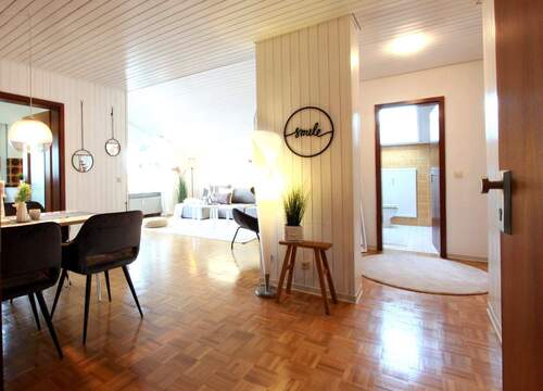 Eingangsbereich und Essen - Etagenwohnung mit 73,00 m&sup2; in Leonberg zum Kaufen