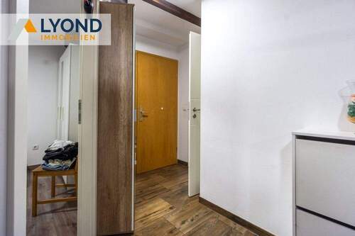 Blick von Wohnzimmer zu Hauseingang - 