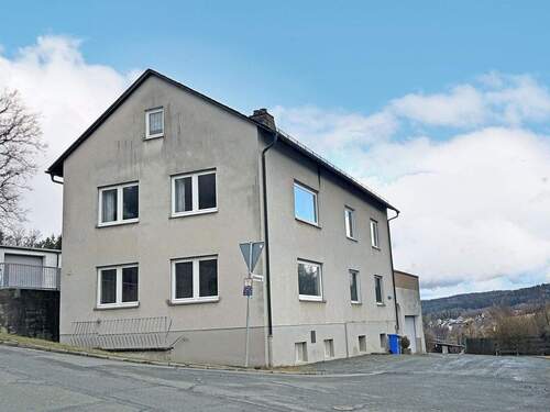 Außen - 6 Zimmer Mehrfamilienhaus, Wohnhaus zum Kaufen in Marktschorgast