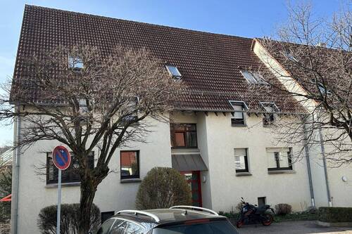 Hausansicht - 3 Zimmer Etagenwohnung zum Kaufen in Pfullingen