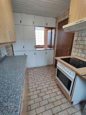 ... mit Durchreiche ins Esszimmer - 