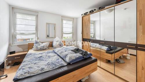 1. OG Schlafzimmer 1 - 