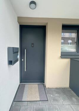 Hauseingang - 4 Zimmer Reihenmittelhaus in Mönchengladbach
