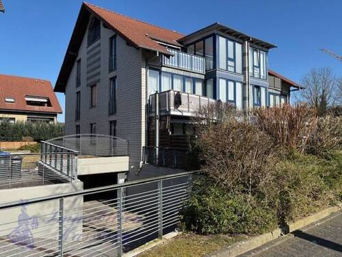 Westseite und Tiefgarageneinfahrt - 