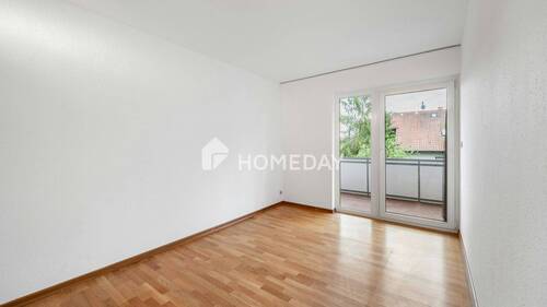 1. OG Schlafzimmer 1 - 