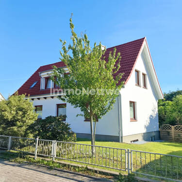 Hausansicht rechts - 5 Zimmer Einfamilienhaus in Hamburg Sinstorf