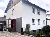 Hausansicht.JPG - Erdgeschosswohnung m. Doppelgarage und großem Garten in ruhiger Lage