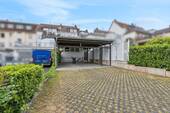 Rückansicht mit Carport - 