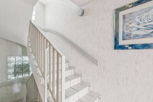 Treppenhaus zu den Wohneinheiten - 5 Zimmer Mehrfamilienhaus, Wohnhaus zum Kaufen in Bous
