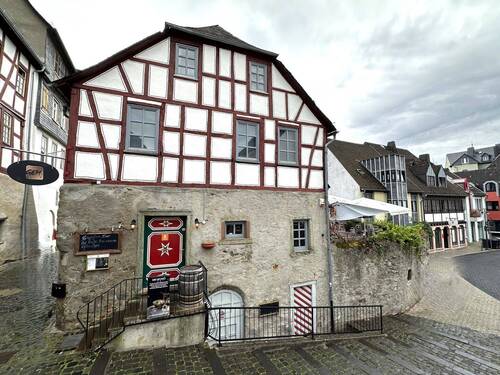 Straßenansicht - Voll vermietetes Wohn- und Geschäftshaus in der schönen Altstadt von Limburg