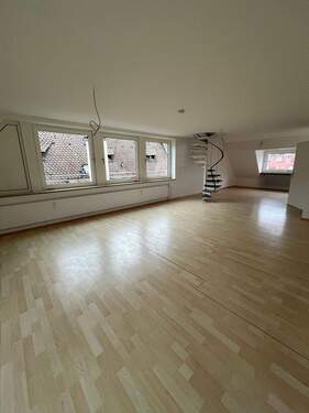 Wohnraum - Nürnberg-City: 2,5-Zimmer Dachgeschosswohnung auf 2 Ebenen