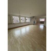 Nürnberg-City: 2,5-Zimmer Dachgeschosswohnung auf 2 Ebenen