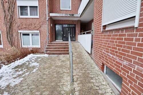 Hauseingang mit Rampe - 