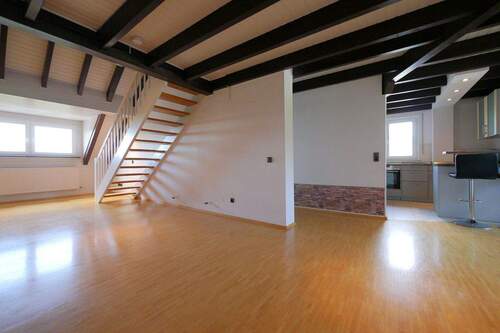 Wohnzimmer Ansicht 2 - Etagenwohnung mit 110,00 m&sup2; in Taunusstein zur Miete