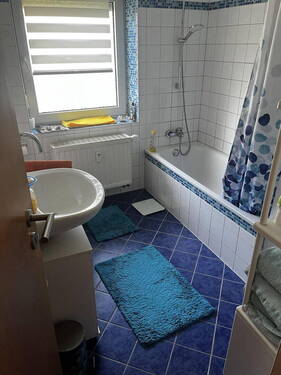 Bad mit Badewanne - 