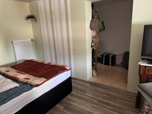 Schlafzimmer mit Ankleide - 