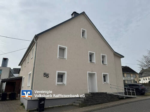 Straßenansicht - Großzügiges Familienhaus - teilweise kernsaniert