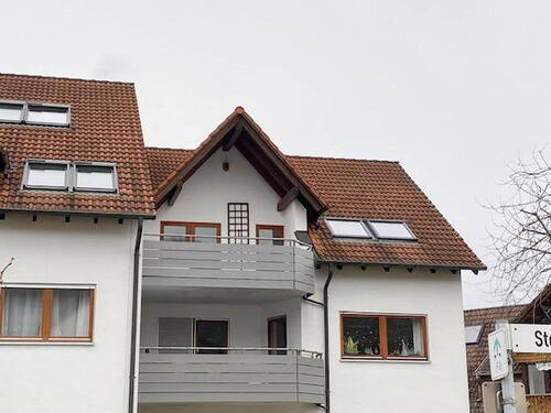 schöne helle Dachwohnung - 