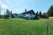 Objektansicht mit Bauplatz - 
