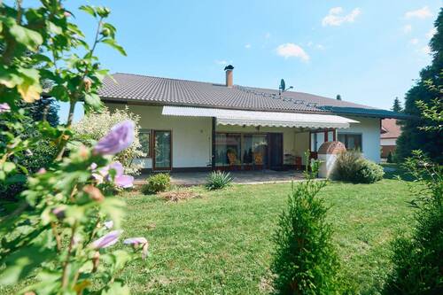 Objektansicht - Vöhringen: Ihr neues Familienparadies mit viel Platz und Möglichkeiten in guter Wohnlage