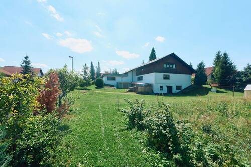 Objektansicht mit Bauplatz - 