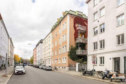 Blick auf die Balkone - 2 Zimmer Etagenwohnung in München