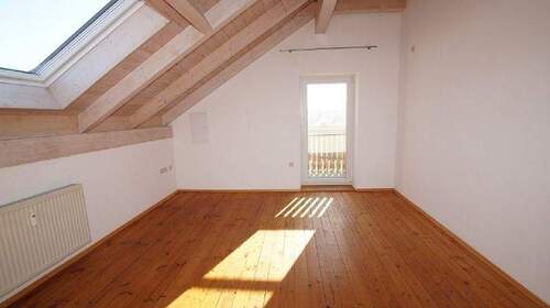 Wohnen DG - 4 Zimmer Mehrfamilienhaus, Wohnhaus in Rattiszell