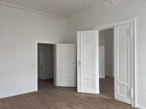 Wohnzimmer (Blick zur Tür) - 