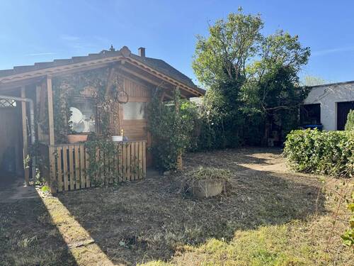 Gartenbereich mit Gartenhaus - 