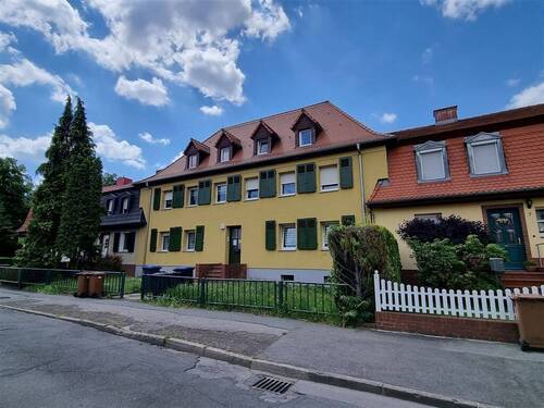 Ansicht vorder - Frisch renovierte 2 Zimmerwohnung Badewanne und Gemeinschaftsgarten! Stellplatz möglich!