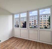 renovierte 2 Zimmerwohnung mit verglaster Loggia im beliebten 1. OG - Freiberg