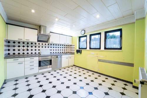 Einbauküche in gepflegtem Zustand - 4 Zimmer Reihenmittelhaus in Saarlouis