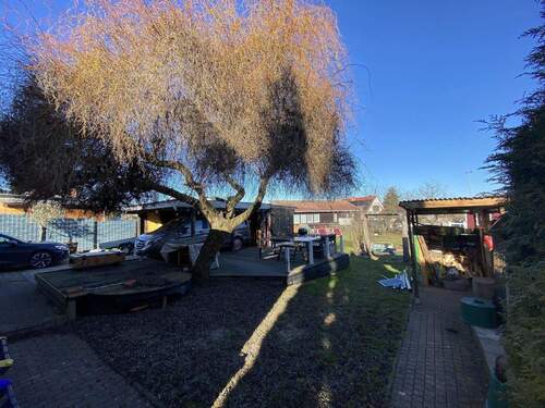 Carport und Holzlager - 
