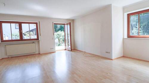 Helles Wohnzimmer... - Doppelhaushälfte mit 125,00 m&sup2; in Ebersberg zur Miete