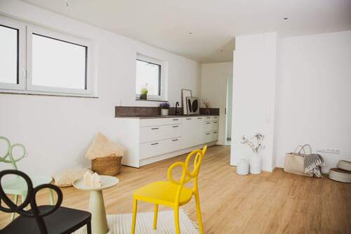 Küche/Wohnen - Helle, lichtdurchflutete 4,5 Zimmer Neubau- Wohnung