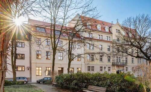 Hausansicht - hochwertig sanierter Erstbezug! Herzlich Willkommen in Deiner neuen Wohnung im Napoleonpalais!