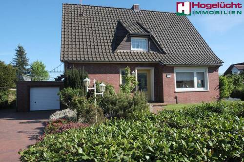 Ansicht I - Ein laufend instandgehaltenes Einfamilienhaus mit Garage und Wintergarten