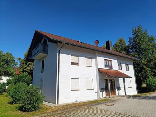 überschaubare Wohnanlage mit 4 Eigentümer - 4 Zimmer Etagenwohnung in Bad Birnbach